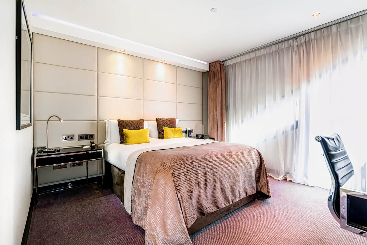 M by Montcalm