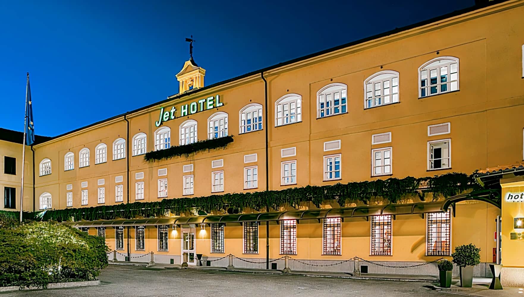 Jet Hotel
