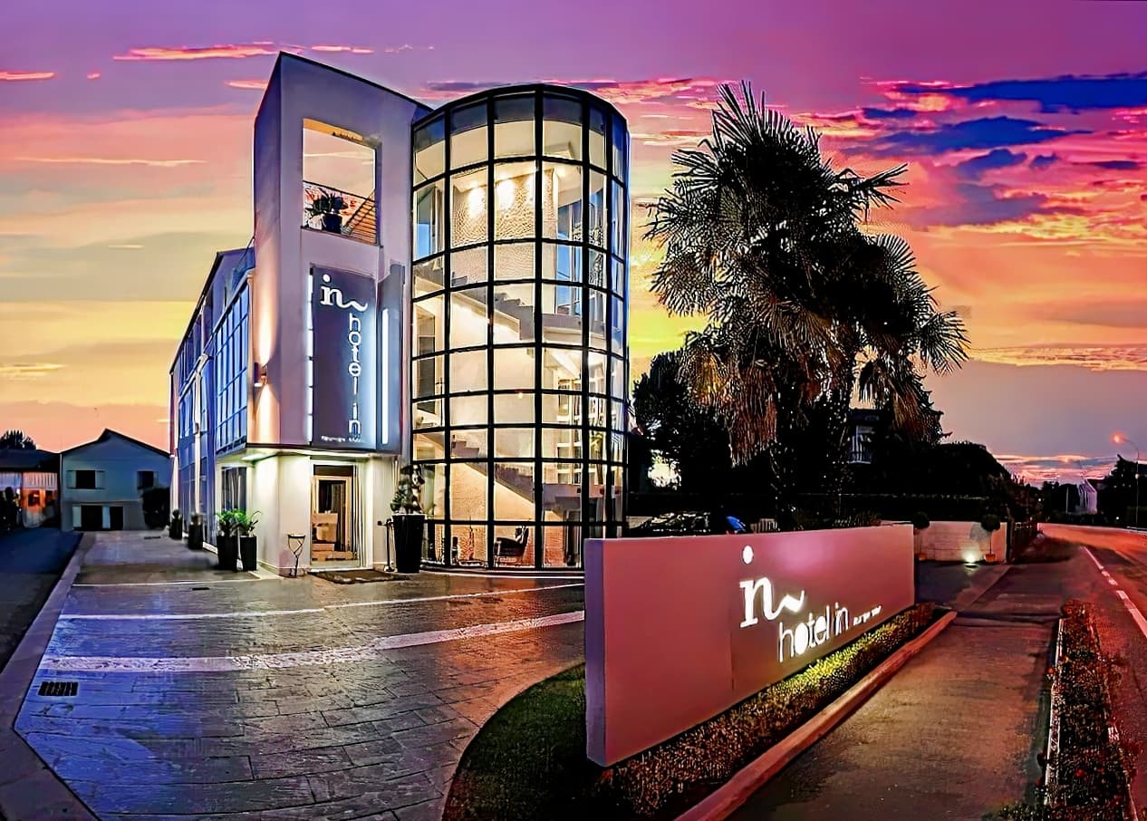 Hotel In Lounge Room