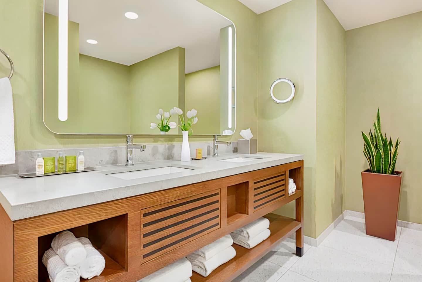 DoubleTree by Hilton Hotel Campbell - Pruneyard Plaza
