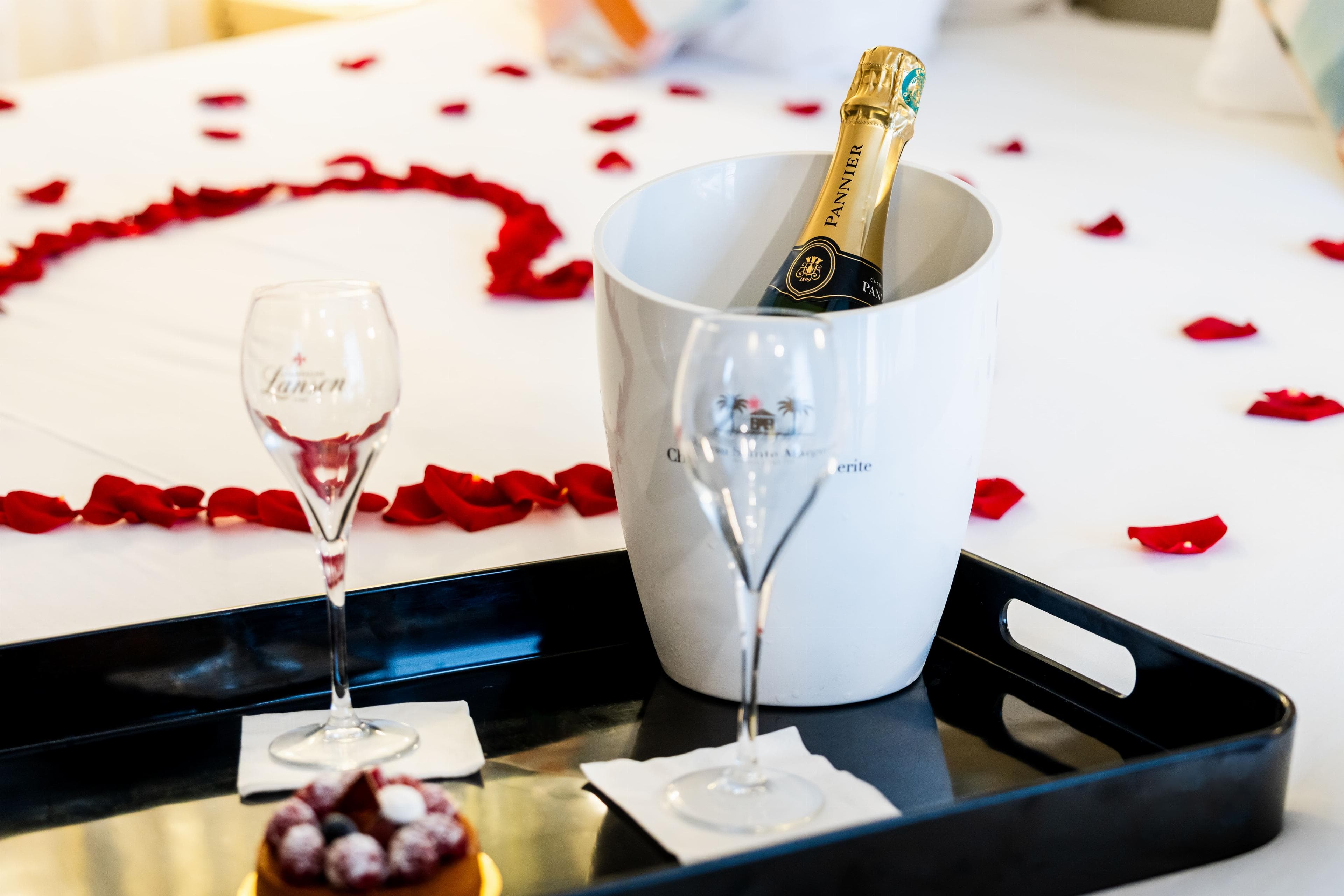 7 Eiffel Hotel by Malone