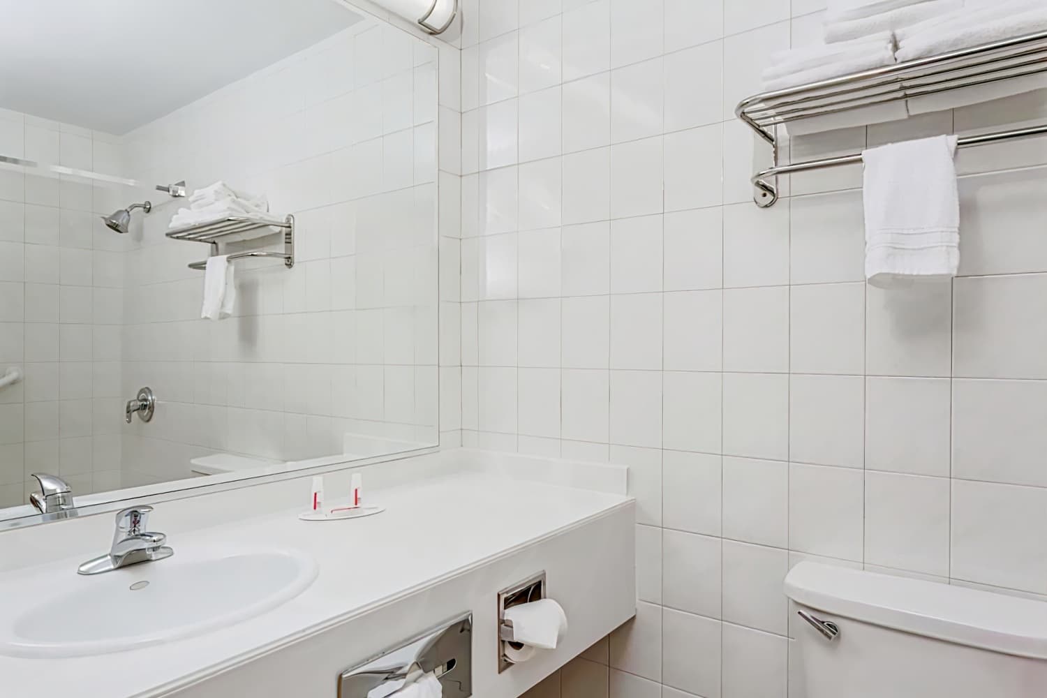 Days Inn by Wyndham Woodbury Long Island