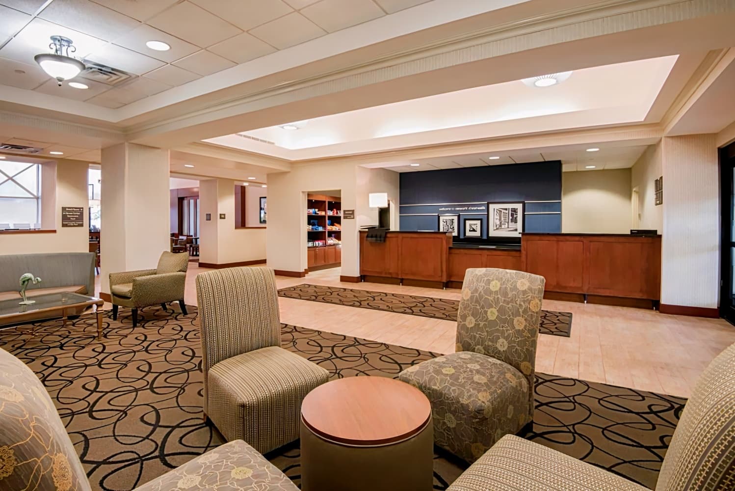 Hampton Inn & Suites Newark-Harrison