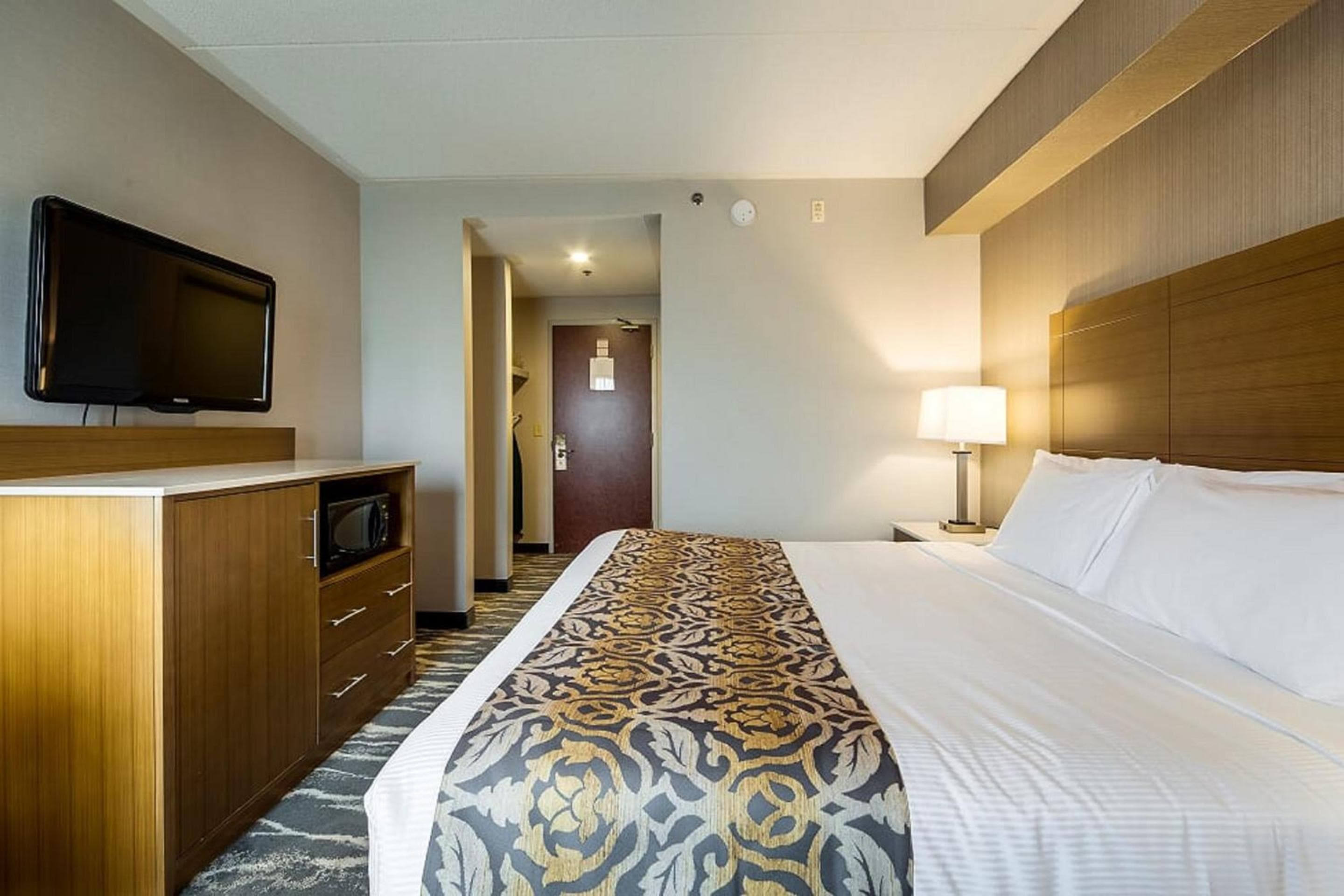 Monte Carlo Inns Brampton Suites