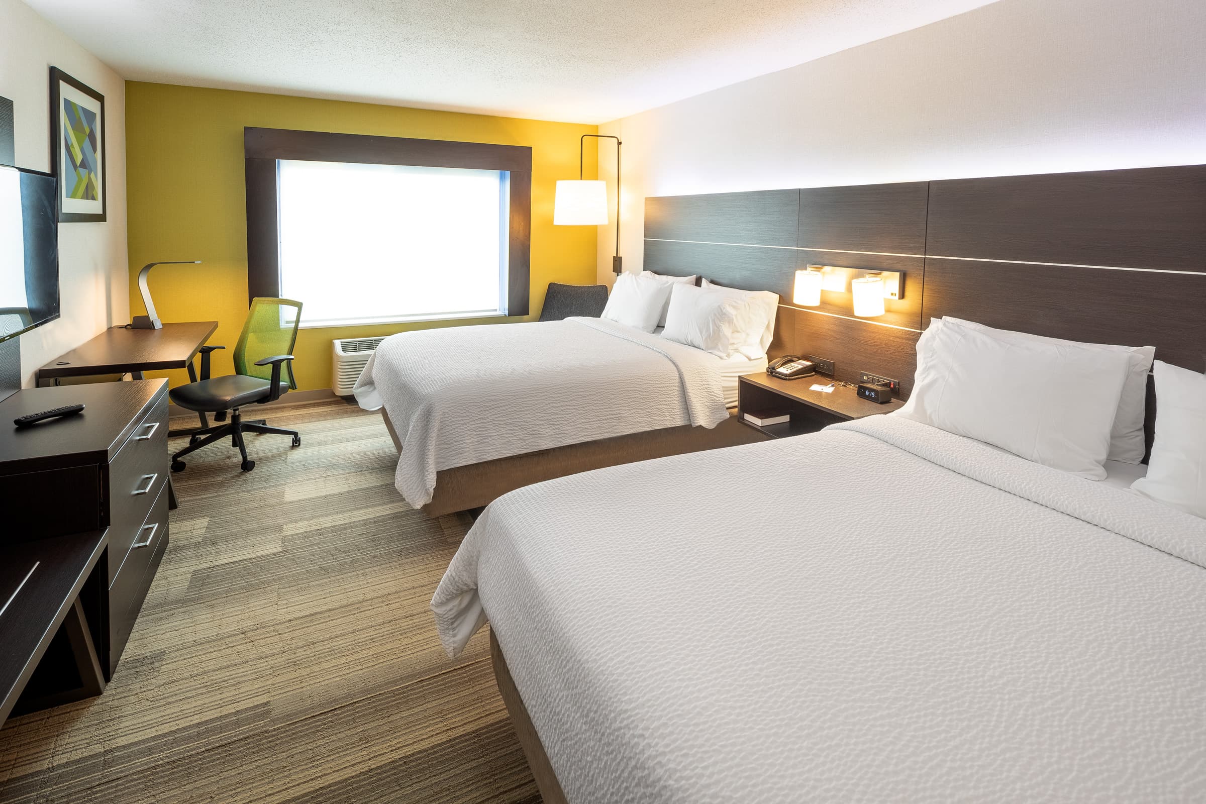 Holiday Inn Express & Suites Chicago West - St Charles