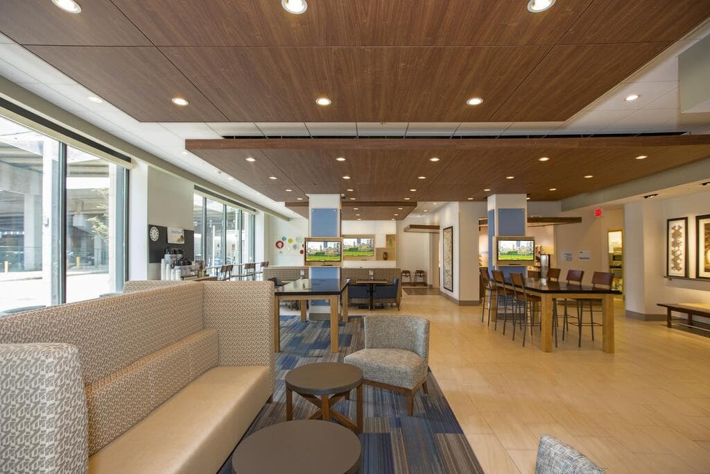 Holiday Inn Express & Suites Pittsburgh North Shore