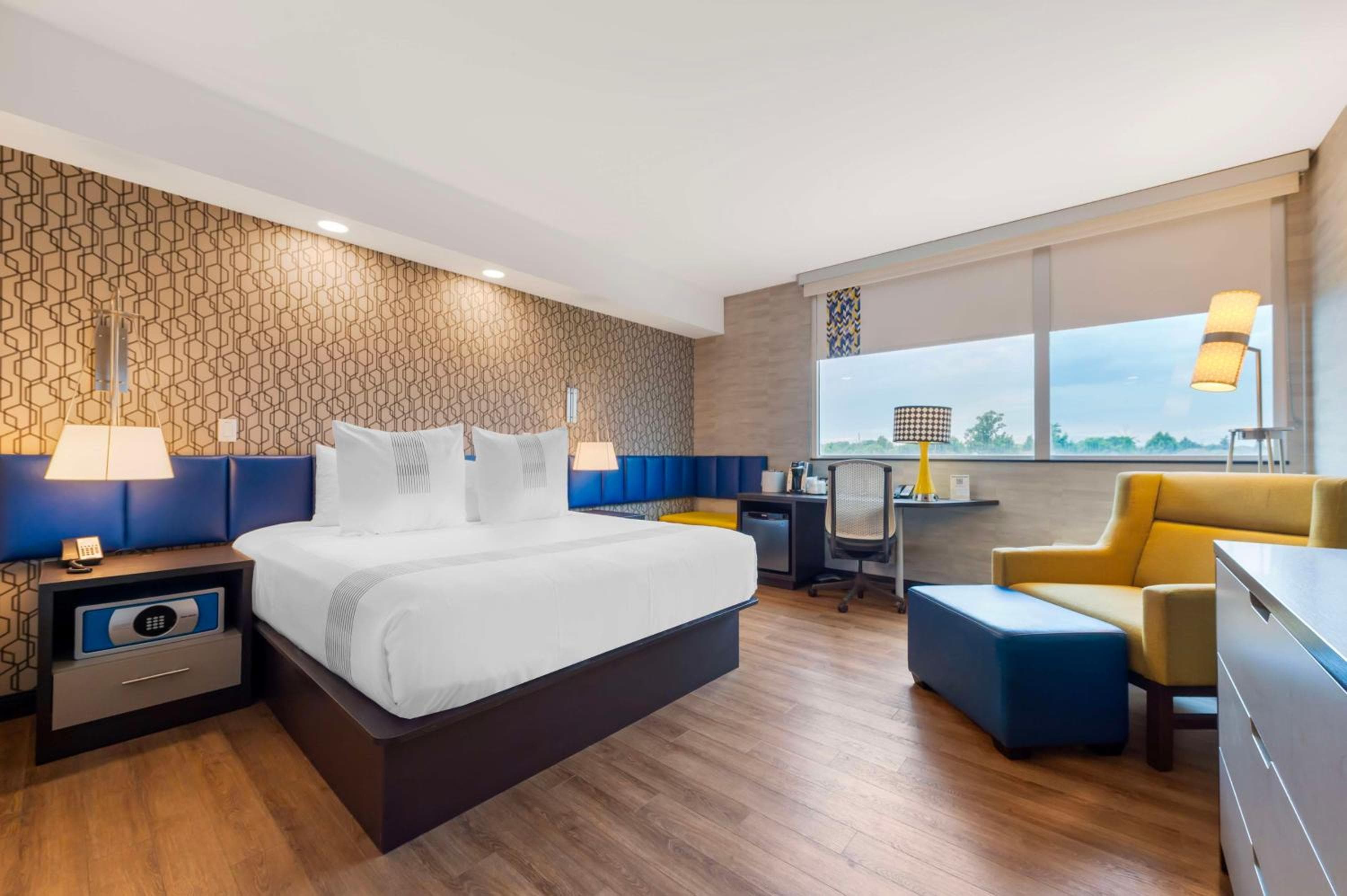 GLō Best Western Kanata Ottawa West