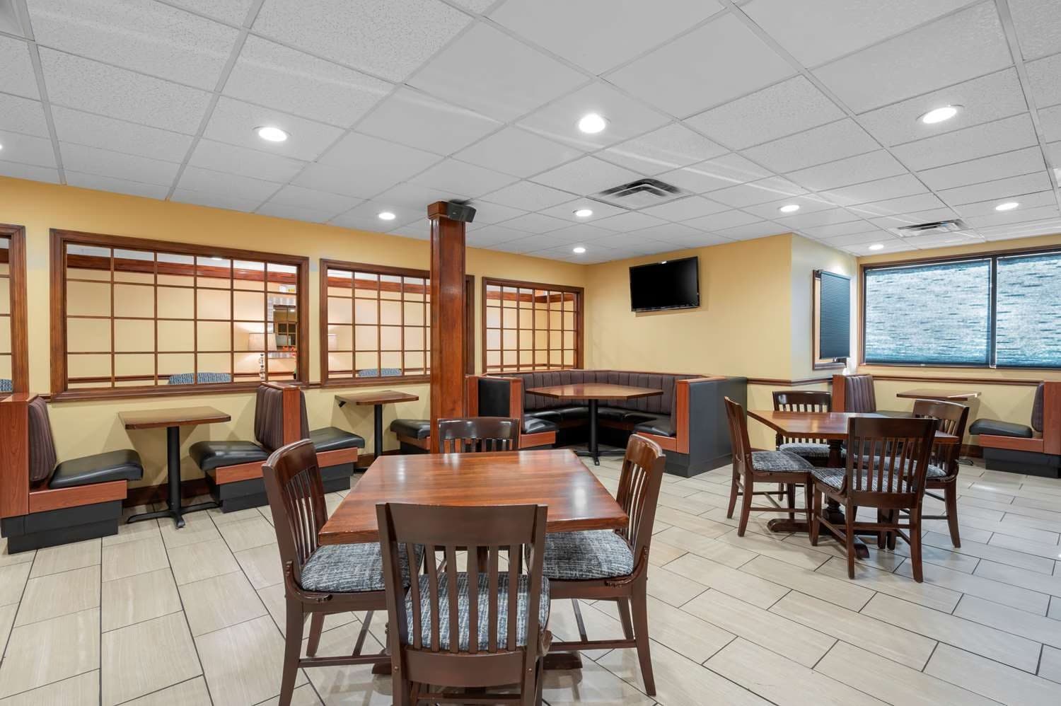 Best Western Louisville East Inn & Suites