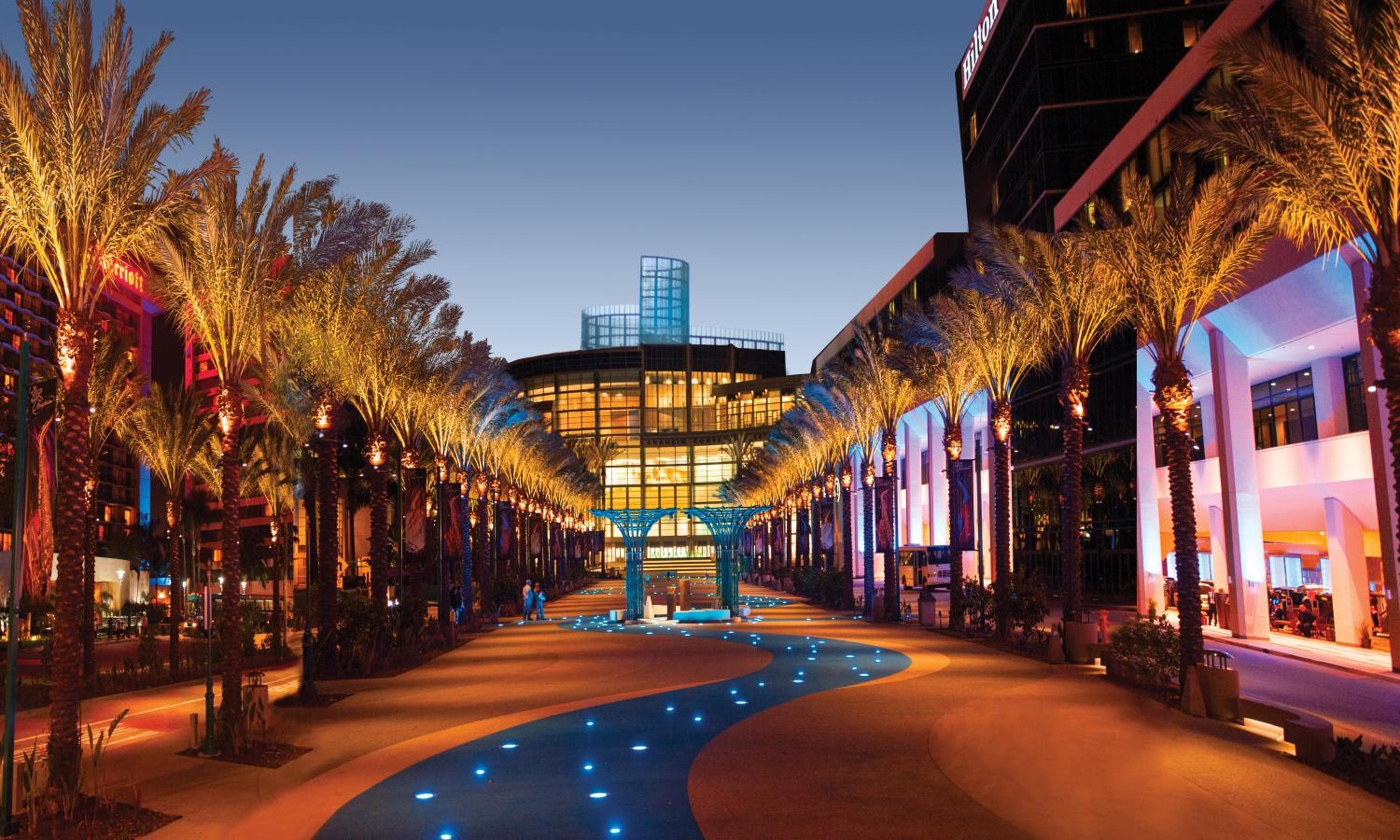 Best Western PLUS RAFFLES INN & SUITES