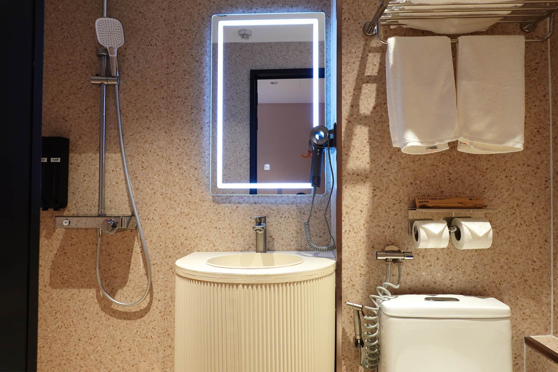 A Hotel Farrer Park - Newly Renovated