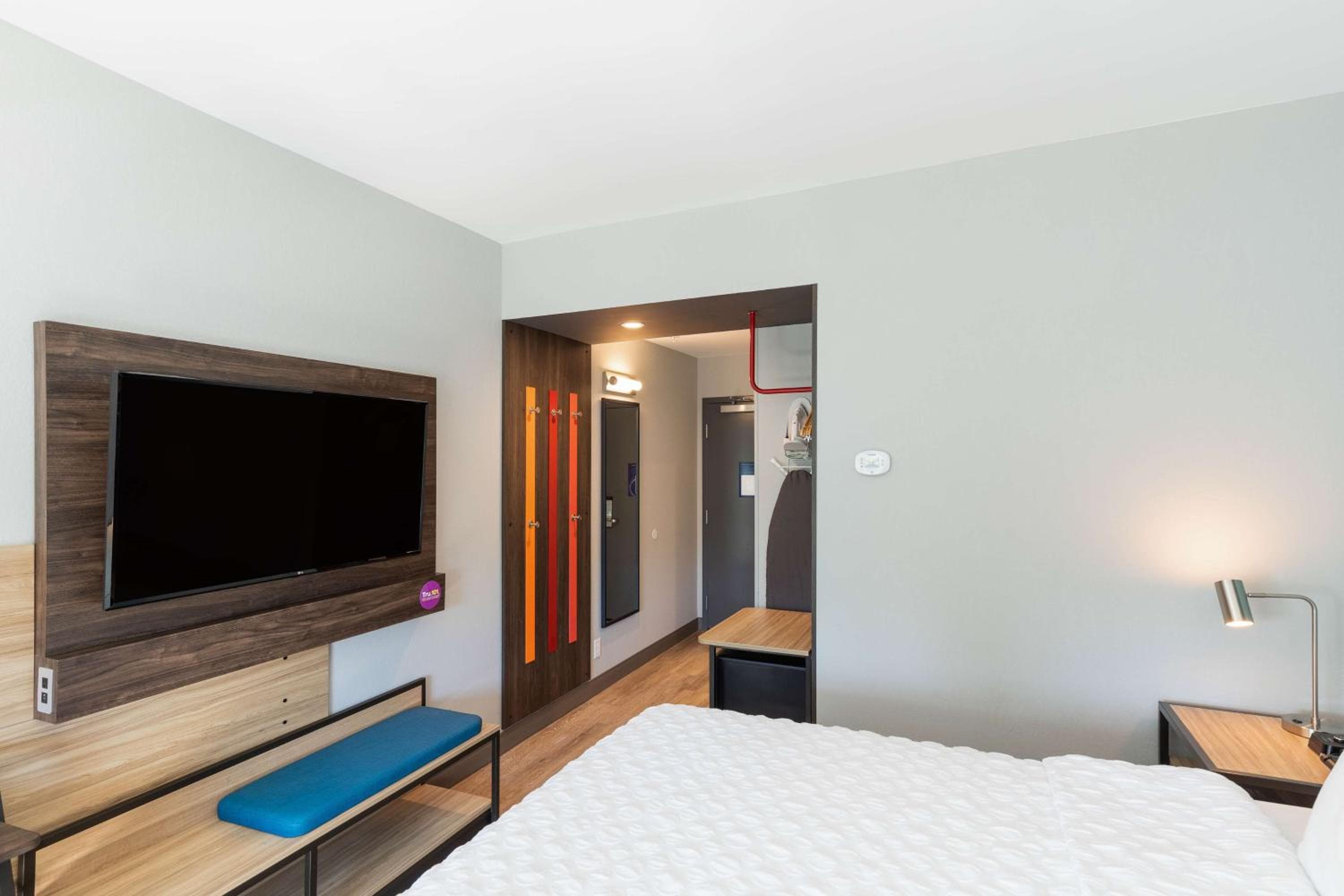 Tru by Hilton Eugene