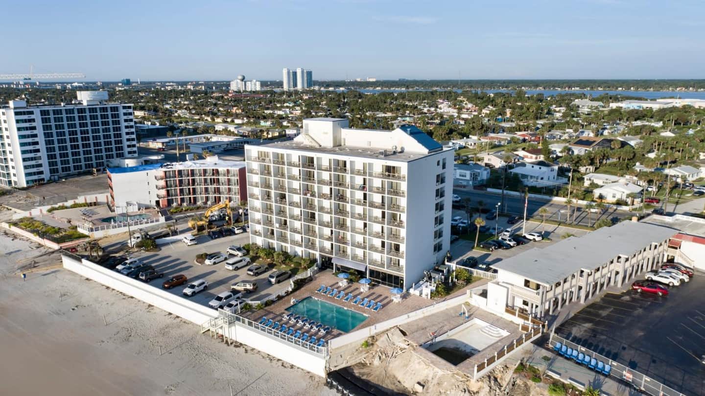 Tropical Winds Oceanfront Hotel