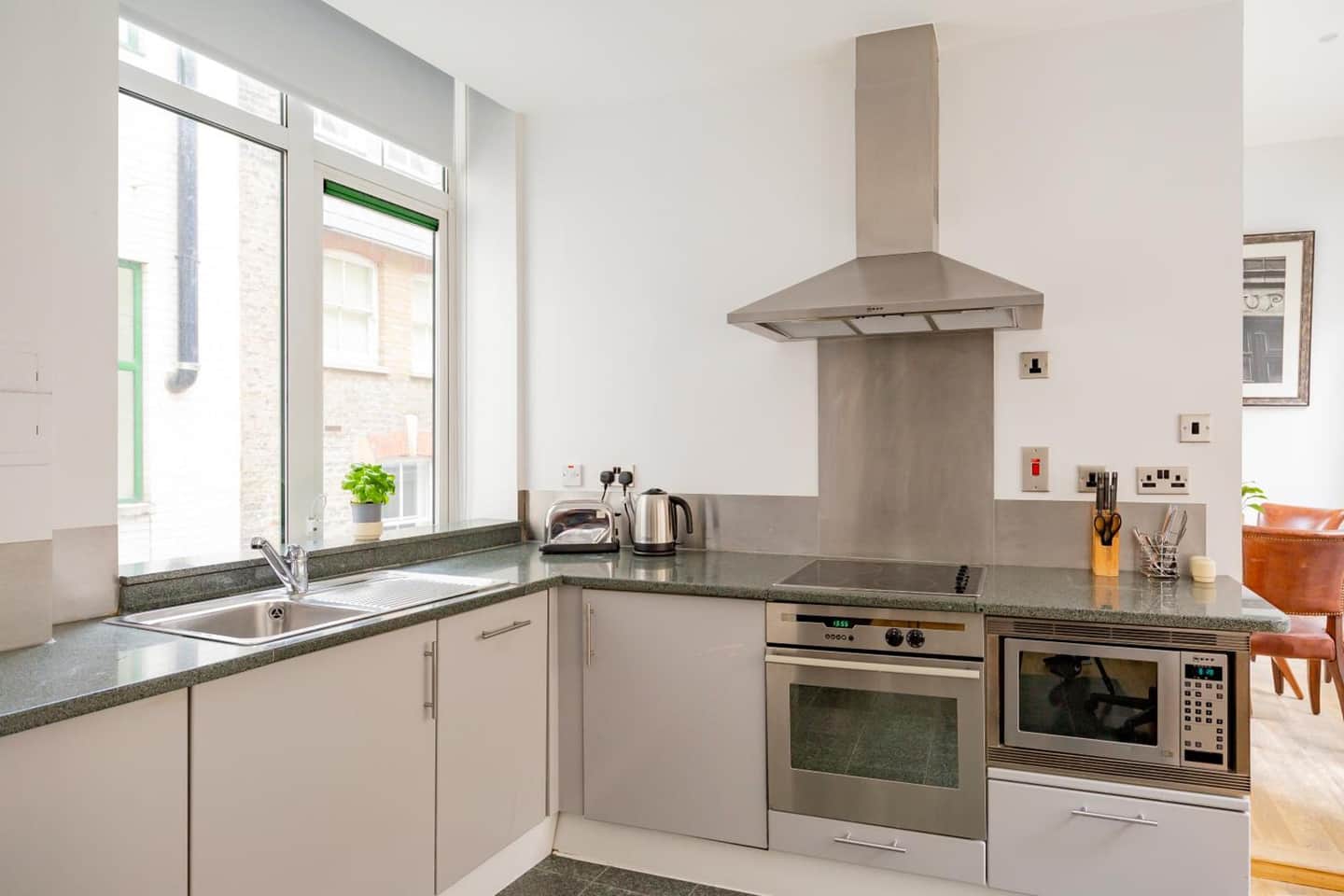 196 Bishopsgate Apartments by DMONTRIO