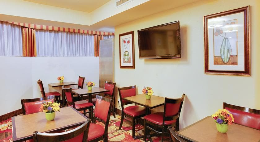 La Quinta Inn & Suites JFK Airport