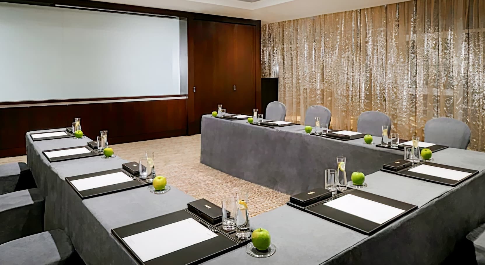 Mövenpick Hotel Jumeirah Lakes Towers